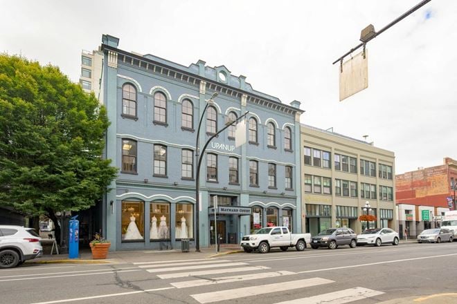 733 Johnson St (301)