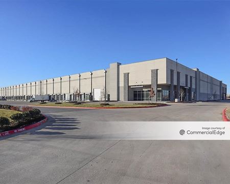 Industrial space for Rent at 1150 Luna Road in Carrollton