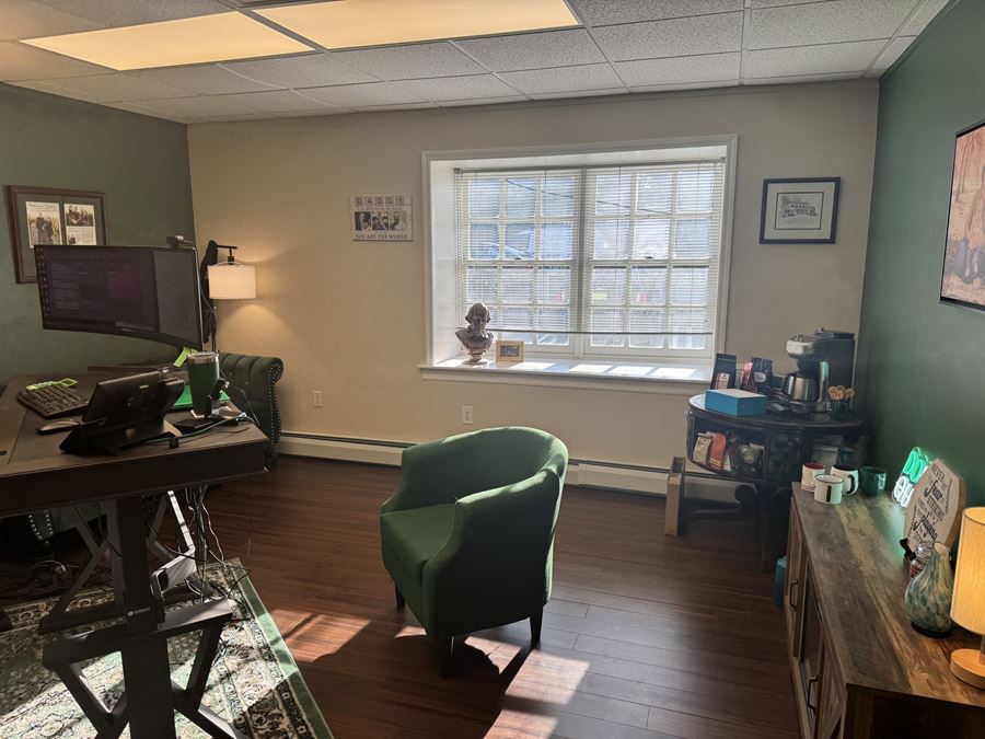 35 Kings Highway East