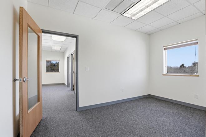 3,700sf Professional Office Suite for Lease in Rowley, MA