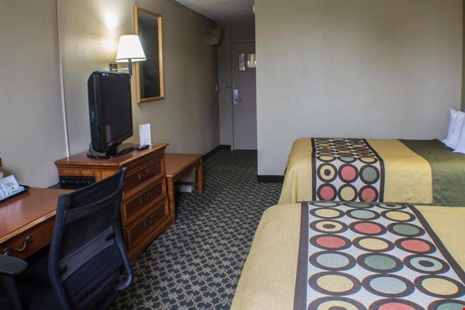 AUCTION: Quality Inn & EconoLodge | 202 Rooms | 14.58 AC | Erie PA