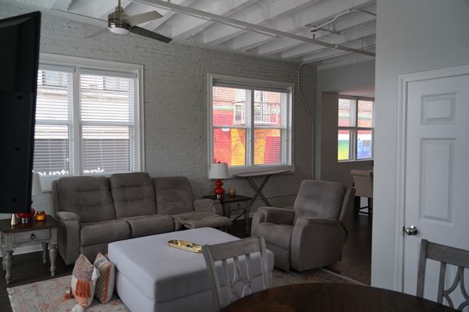 210-216 N Main St
