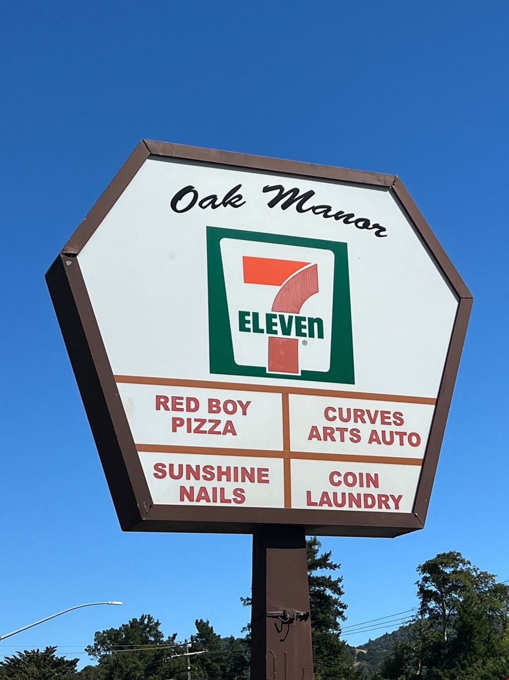 OAK MANOR  RETAIL CENTER