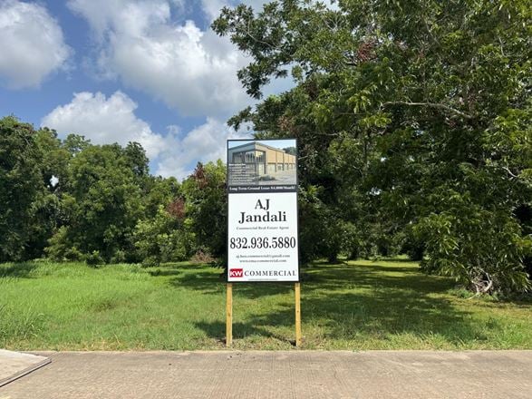 Grow Your Business on E Highway 90A—With the Flexibility to Build Around Your Operation