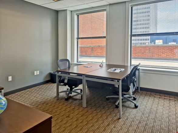 KY, Louisville – MET Building