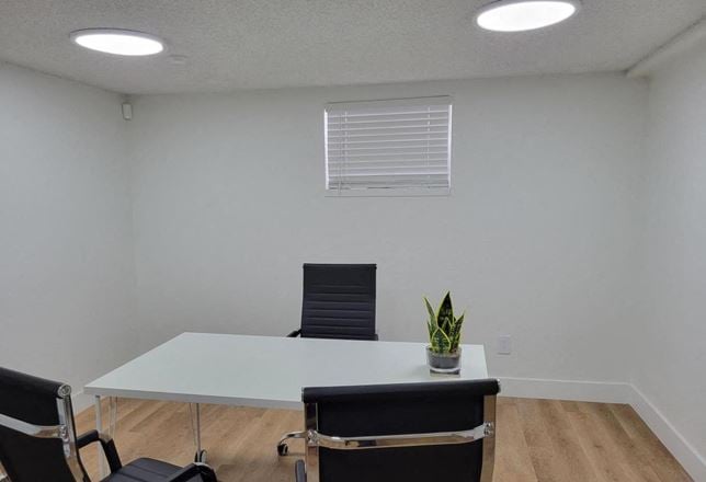 AW Management LLC - 1400 Laredo