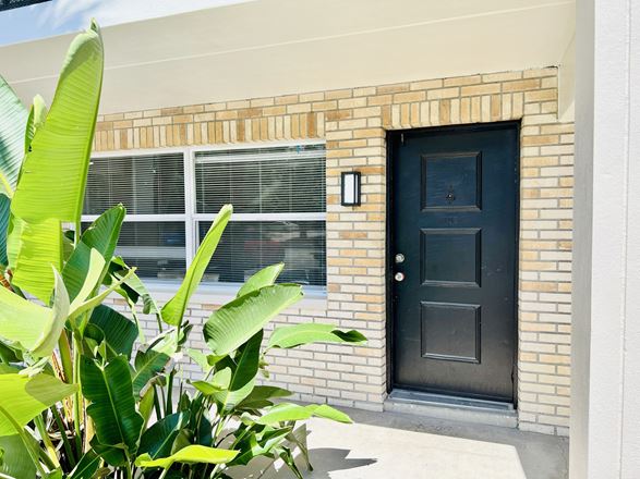 THE WILDWOOD APARTMENTS IN DOWNTOWN CLEARWATER (18-UNITS) FOR SALE!