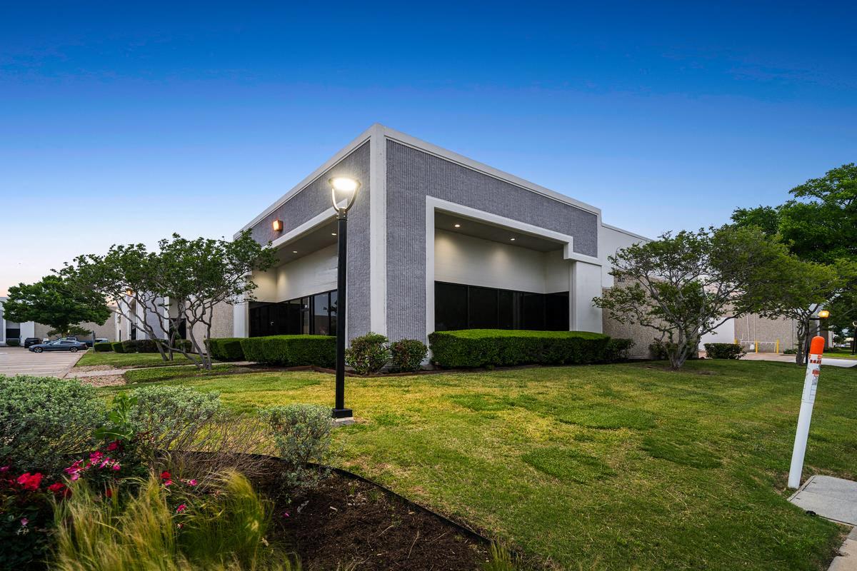 7,407 SF Industrial Space in Plano, TX Photo