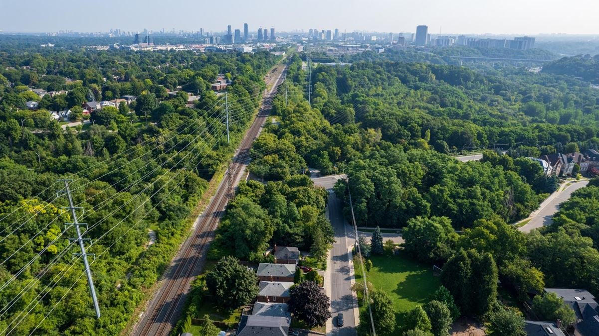 North West Corner of Bayview Avenue & Nesbitt Drive