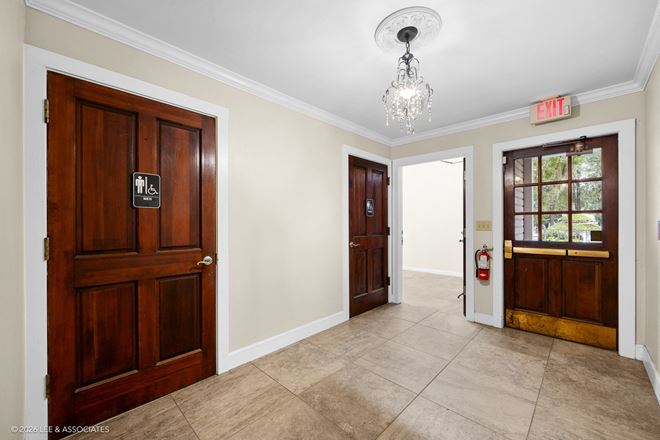 Historic Retail/Hotel/2nd Gen Restaurant/Event Space in Downtown Alachua, Florida