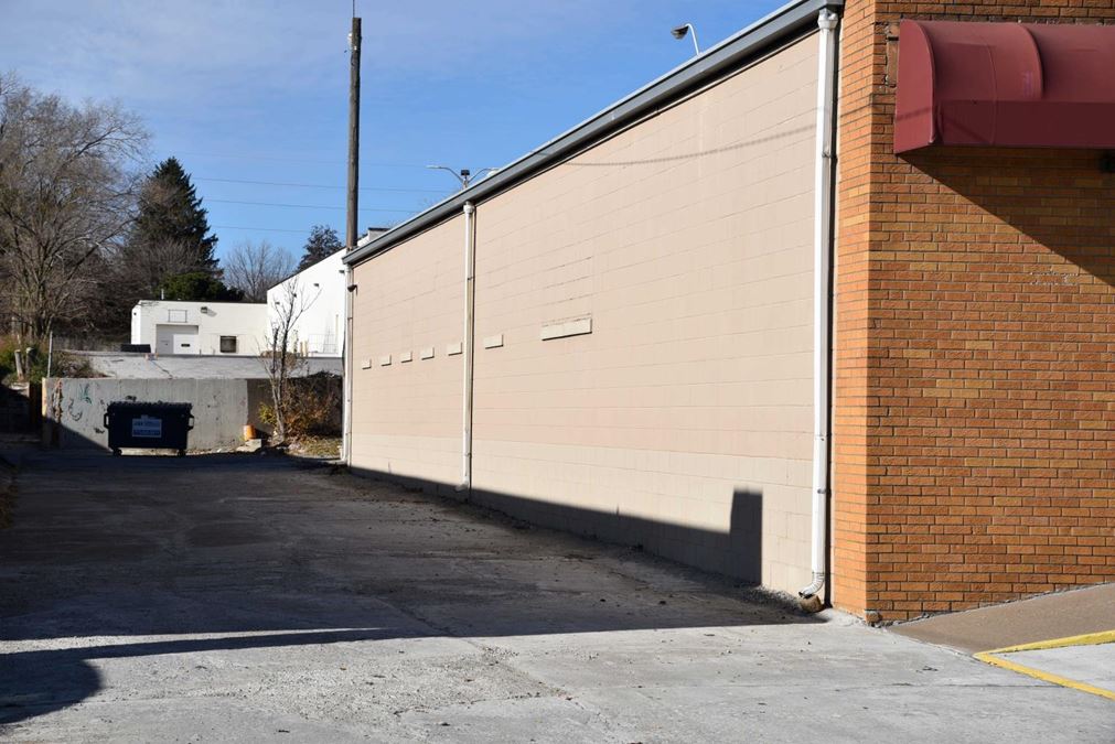 3546-3548 N Brady Street Lease