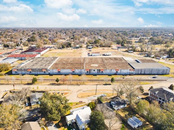 ±173,437 SF Industrial Warehouse with ±12.26-Acre Laydown Yard