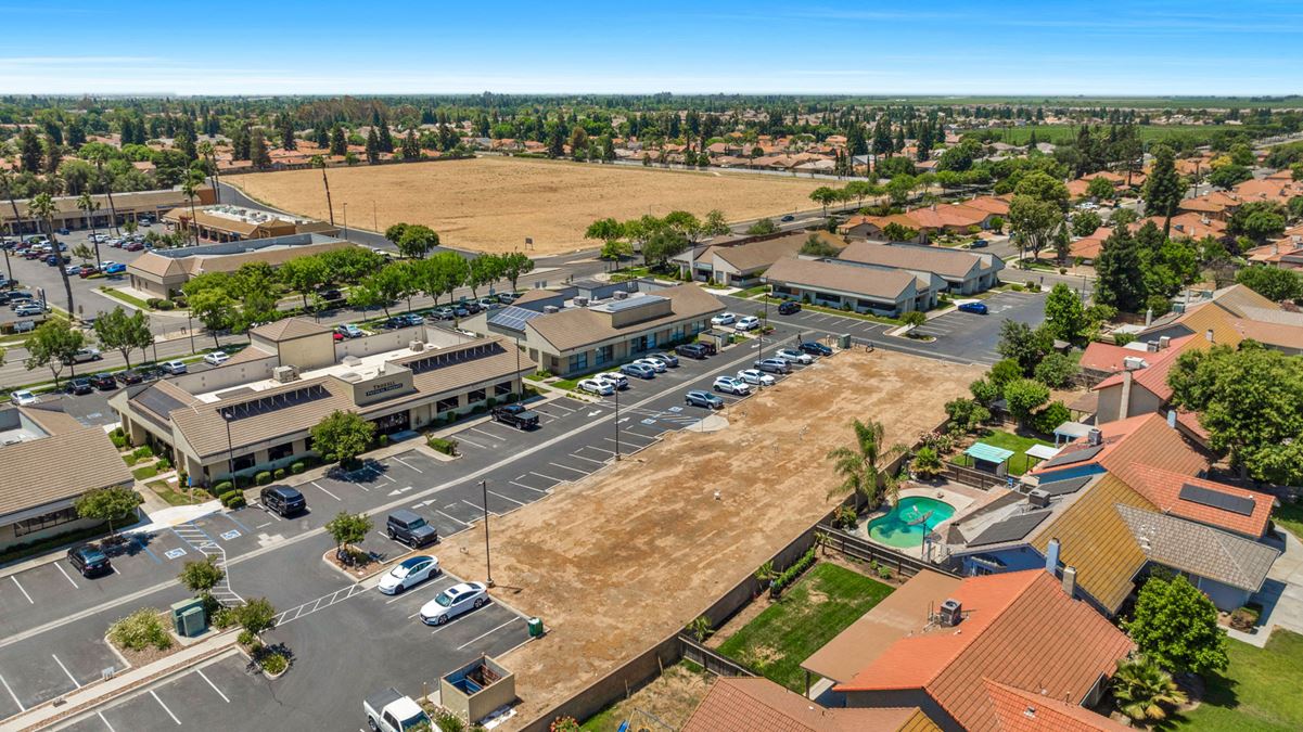 ±1,200 - 5,424 SF Prime Professional Office Space Located in Madera