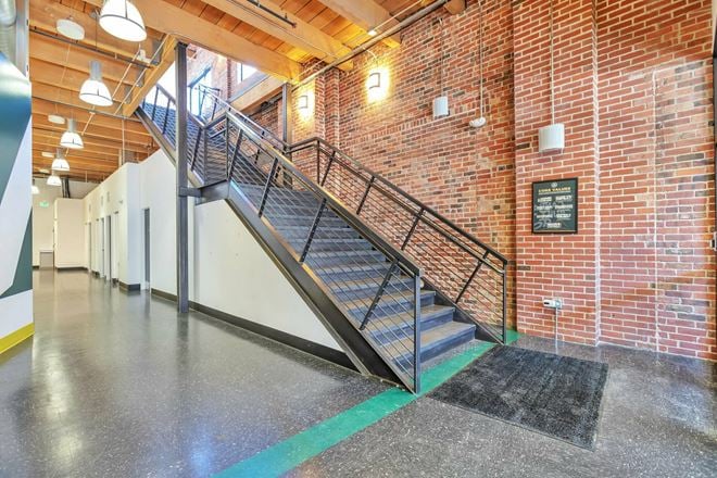Retail / Office Flex Space On Broadway