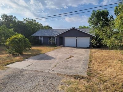 820 Stadium Dr
