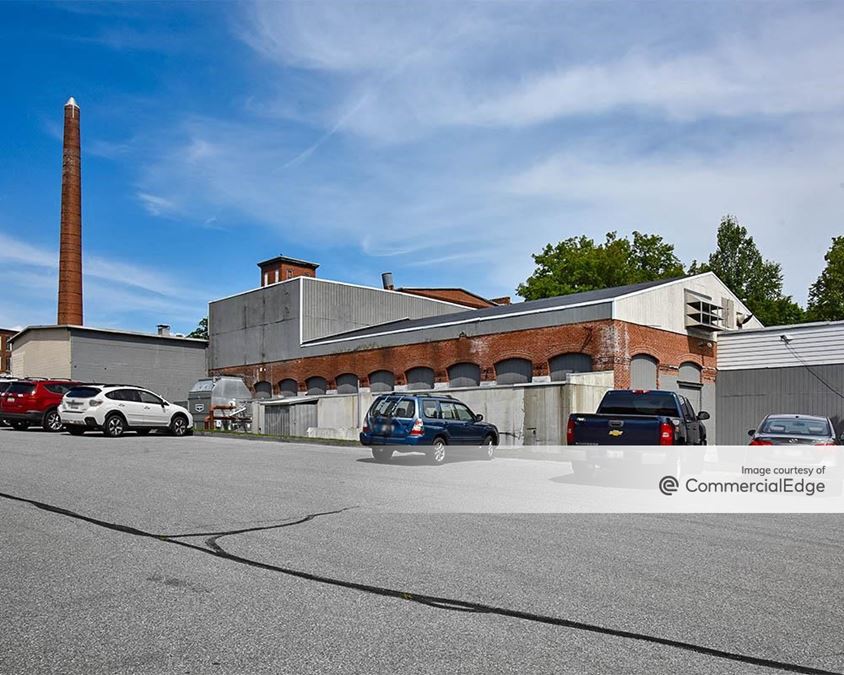 16 Commerce Plaza, Winthrop, ME 04364