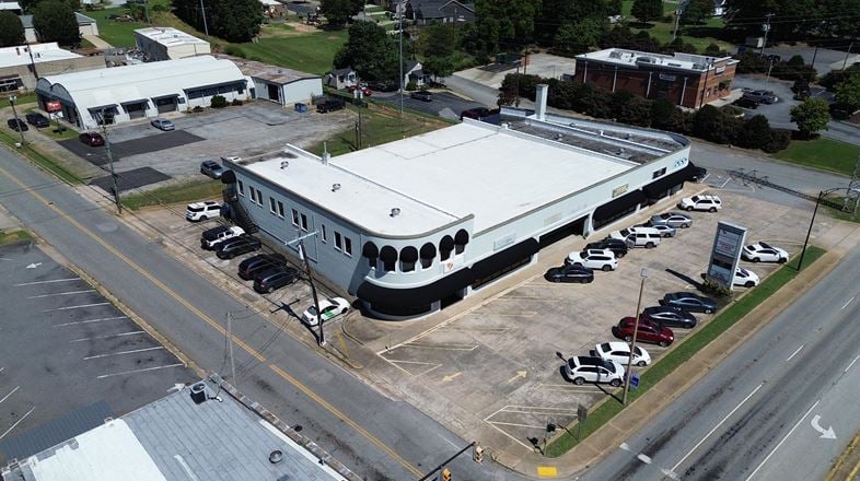 1638 N Main St