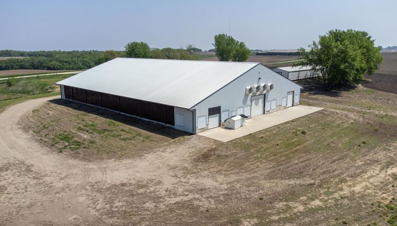 Large Industrial Warehouse with Flexible Layout & High-Capacity Doors