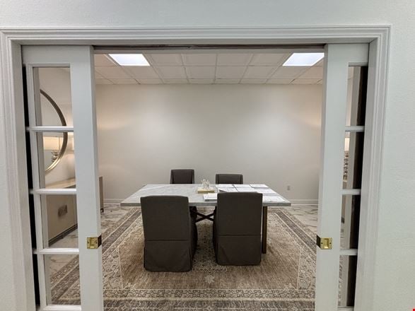 916 SF of Executive Office Space