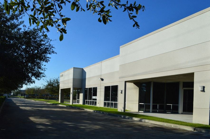 9920-9940-9960-9980 W Sam Houston Pky S