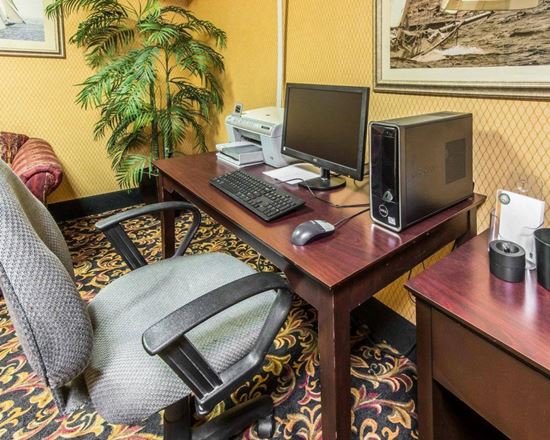 AUCTION: Quality Inn & EconoLodge | 202 Rooms | 14.58 AC | Erie PA