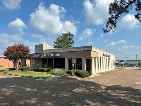 Commercial space for Rent at 604 W Poplar Ave in Collierville