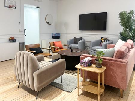 Photo of commercial space at 900 Broadway in New York