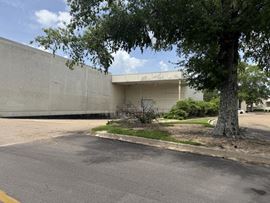 Big Box Retail (@ Cloverleaf Mall)