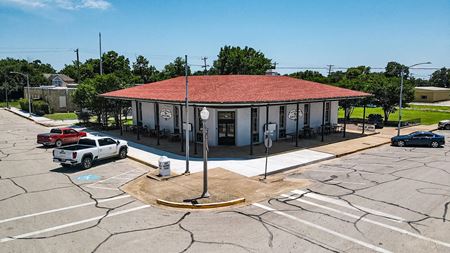 Photo of commercial space at 302 South Magnolia Street in Hearne