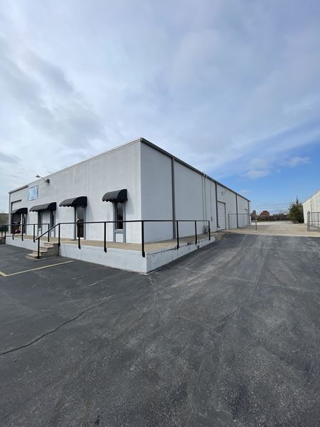 Industrial space for Rent at 314 N Redbud Ave in Broken Arrow