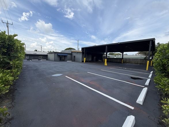 FLL Airport Flex Warehouse with Yard