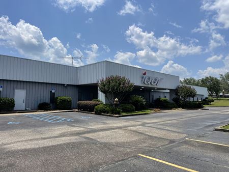 Photo of commercial space at 5660 John Givens Rd in Crestview