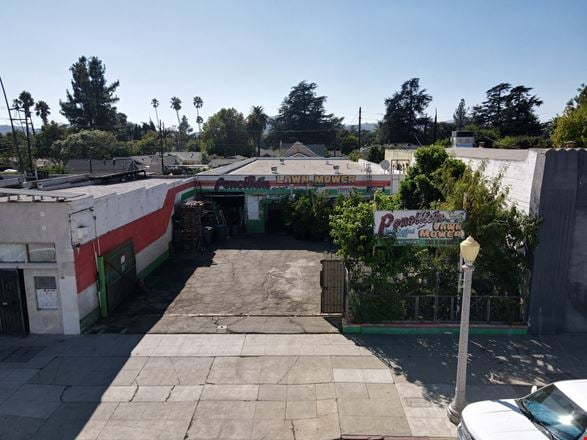2065 N Fair Oaks Ave
