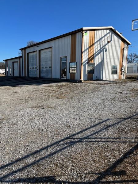 Warehouse for Lease  $1350 - Joplin
