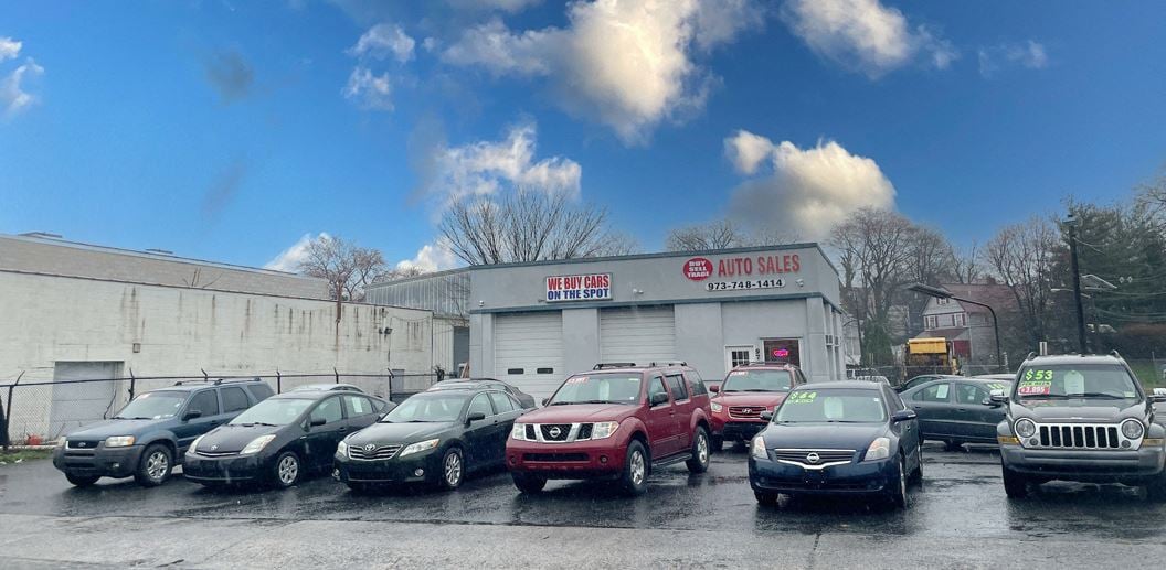 ±1,264 SF Car Dealer/Repair Shop