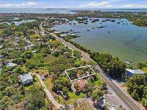 Vacant Lot in Cedar Key
