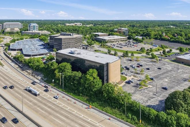 REO Sale: Highland Oaks I | Chicago-Suburb Office Asset