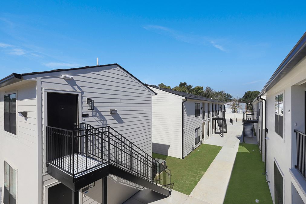 Zurqui at Mohican: Renovated Mid City North Apartments