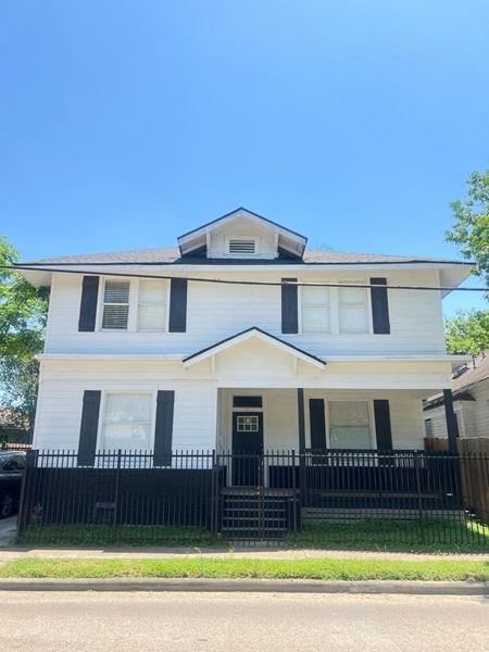 Photo of commercial space at 203 S Lockwood Dr in Houston