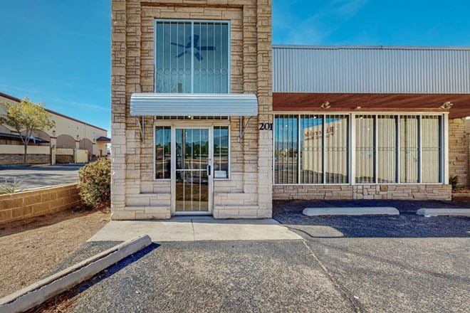Fully Remodeled High Traffic Retail with Showroom & Vault