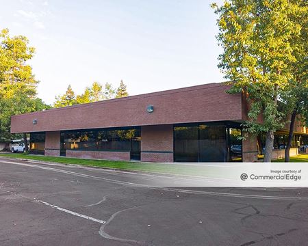 Photo of commercial space at 7060 North Marks Avenue in Fresno