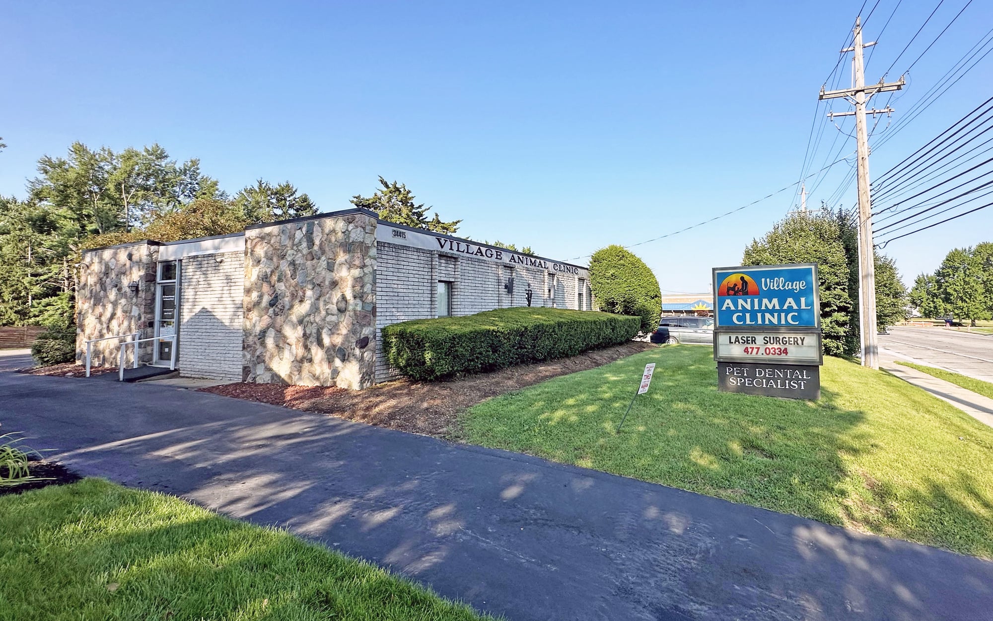 34415 Grand River Ave, Farmington, MI 48335