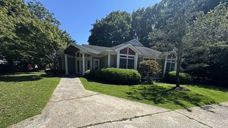 Office space for Sale at 5 Squiretown Rd in Hampton Bays