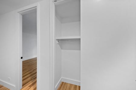 330-512  Space Photo Gallery 8