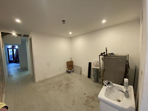 277 W 4th St