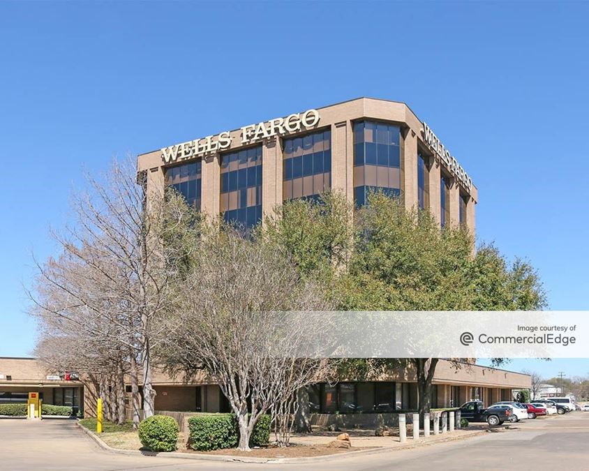Wells Fargo Bank Building 1105 Wooded Acres Drive, Waco, TX