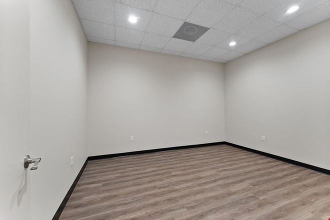 Building 7 - 25533 Richards Rd - Sublease