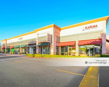 Retail space for Rent at 285 North Moorpark Road in Thousand Oaks