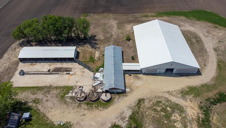 Large Industrial Warehouse with Flexible Layout & High-Capacity Doors