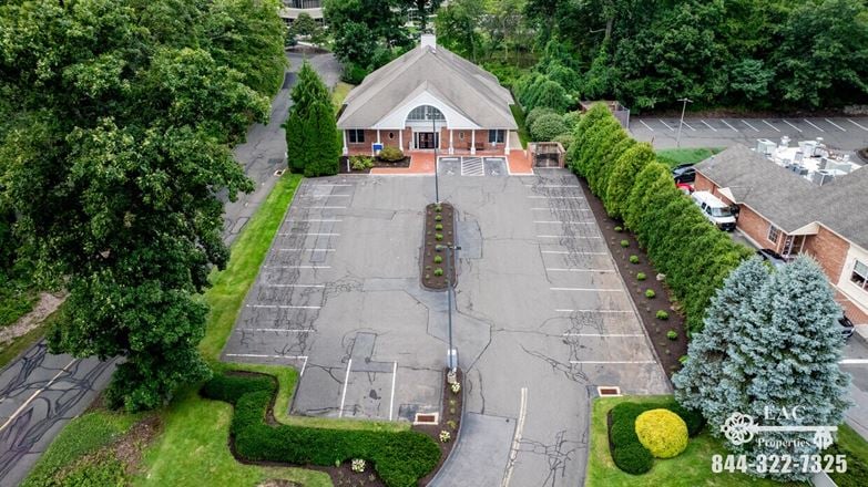 887 Bridgeport Ave, Shelton